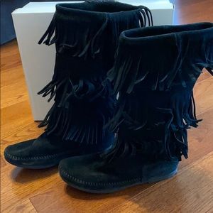 Minnetonka Fringe Boots size 7